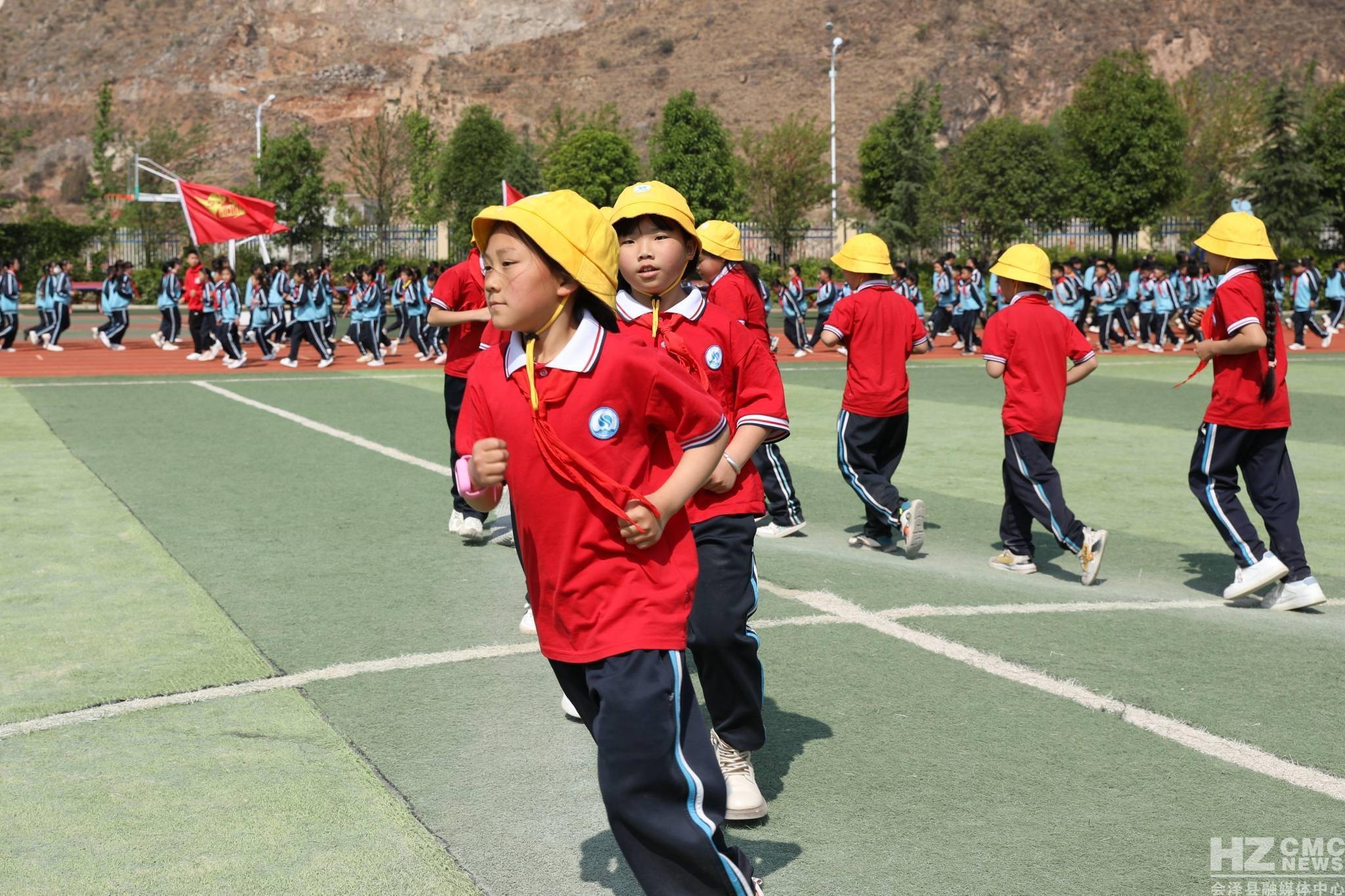 会泽县钟屏小学激情早操跑出新花样