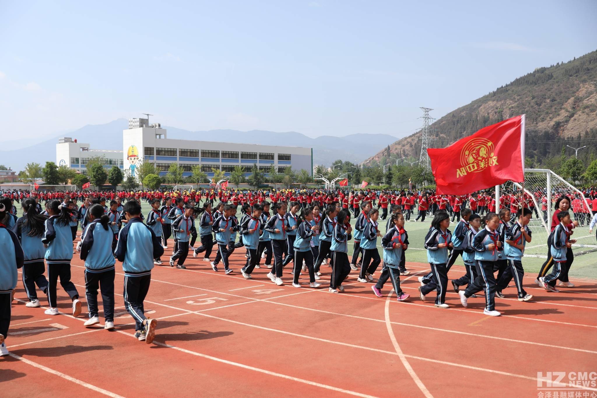 会泽县钟屏小学激情早操跑出"新花样"_体育_形式_学子