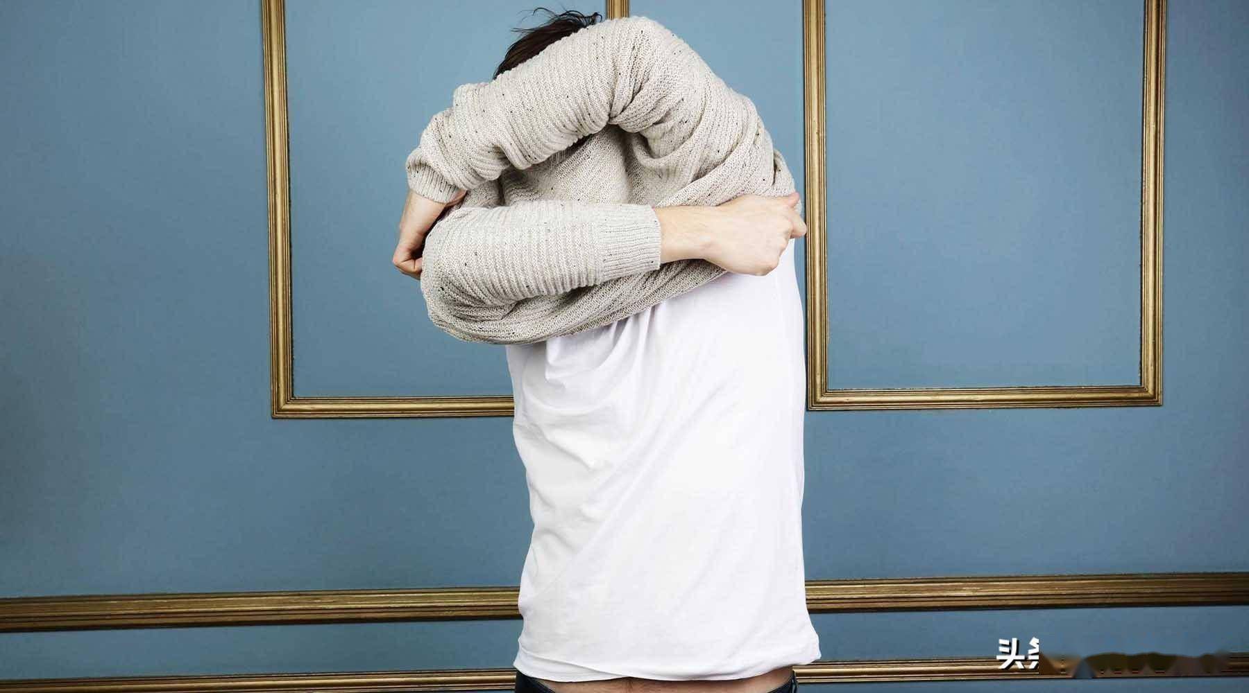 脱毛衣的时候会发生什么?