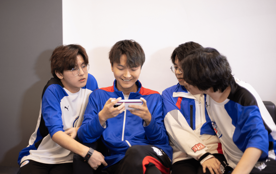 猫神喊破嗓子没人理,心率飙到183,嘴唇发白,小落被fly教育_比赛_cat