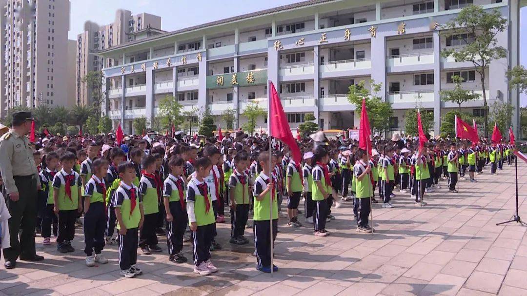 石屏县东风小学被授牌