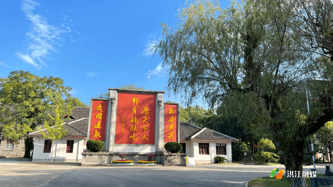 4月29日,安江农校纪念园迎来了一批特别的小客人,安江二完小四年级不