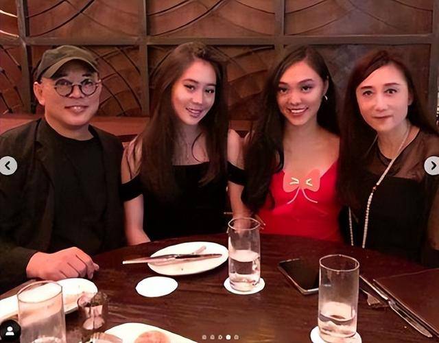 今天我们就来看看"功夫皇帝"李连杰一家的穿搭.