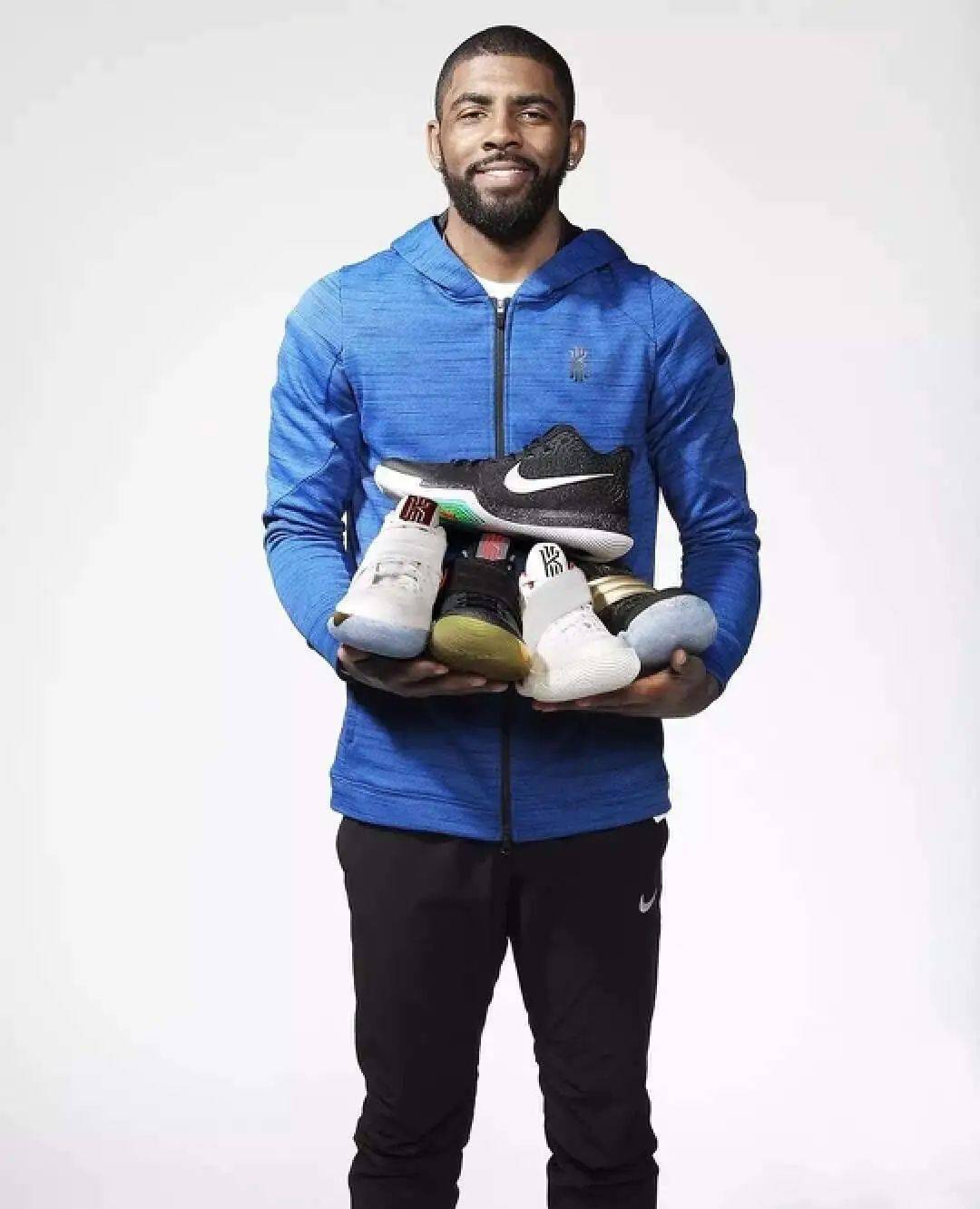 鞋舌上的"jby"代表欧文的座右铭"just be you","h h"代表欧文的信条"