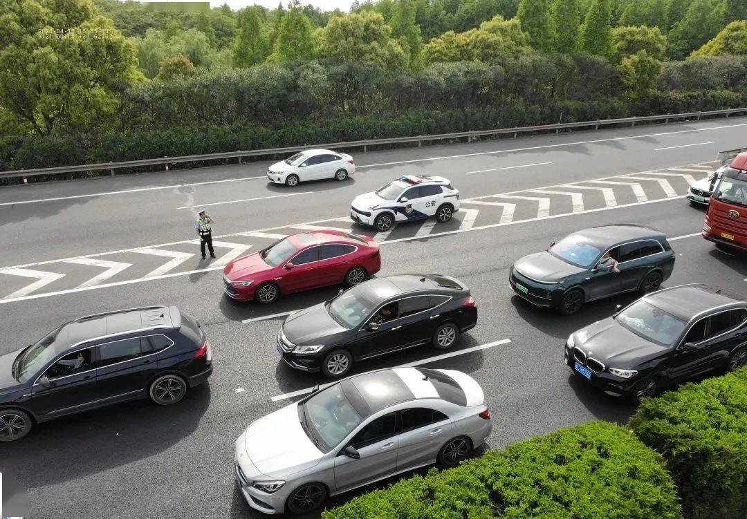 g1521常嘉高速洪溪枢纽至江苏省界段◆ g15沈海高速海盐枢纽至港区