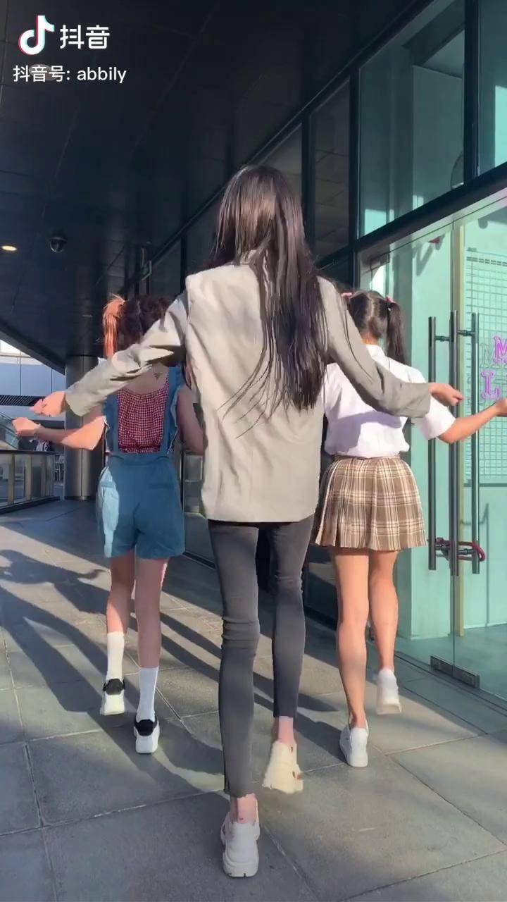 当在商场听到最喜欢的歌时苓妹妹吖 王奕萌amiro