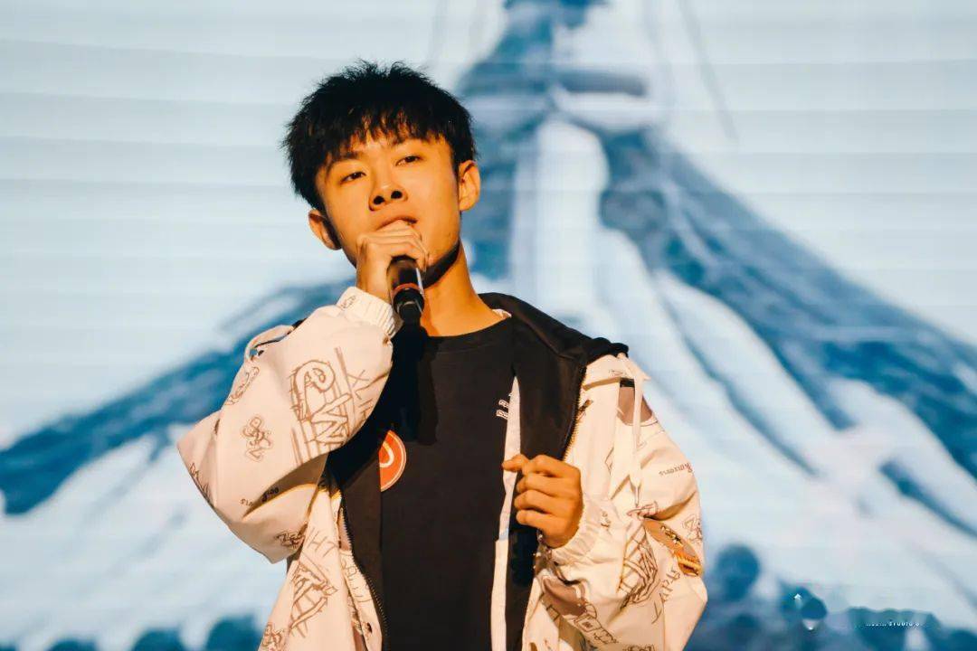 谁是舞台上最闪亮的那颗星?