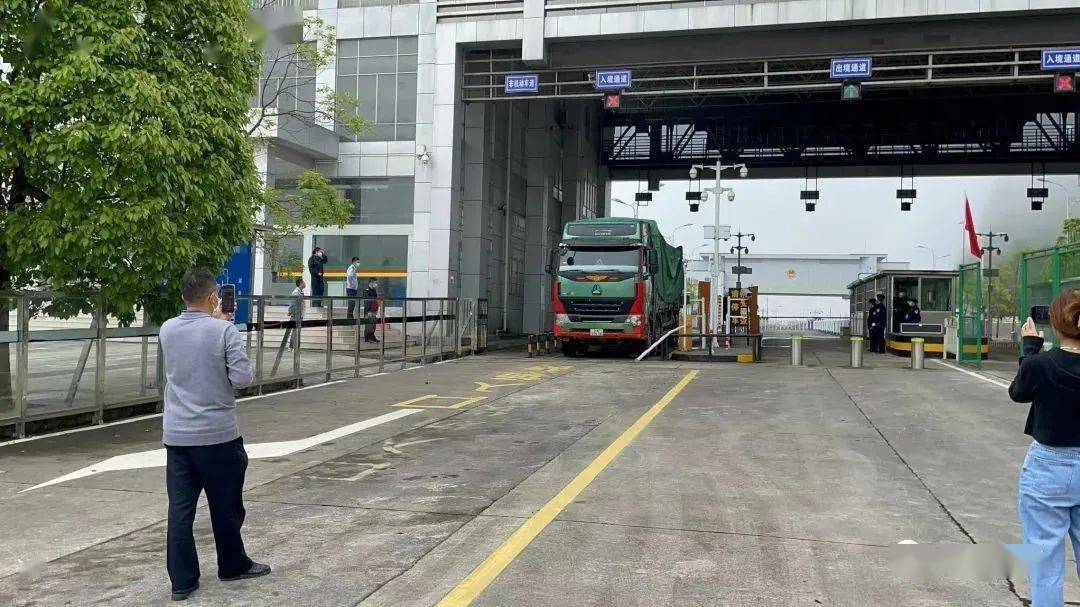 都龙口岸进口铝合金锭货物30余吨 价值46万余元_马关_品类_相关