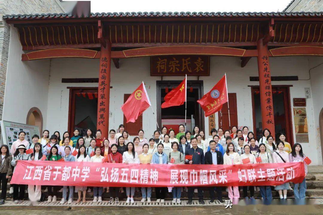 4月27日上午,于都中学党委委员,副校长储树春和副校长谢小勇带领参加