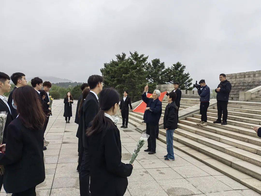 当年,马云飞烈士一心扑在解放事业,无暇顾及刚满周岁的小儿子叶灵序
