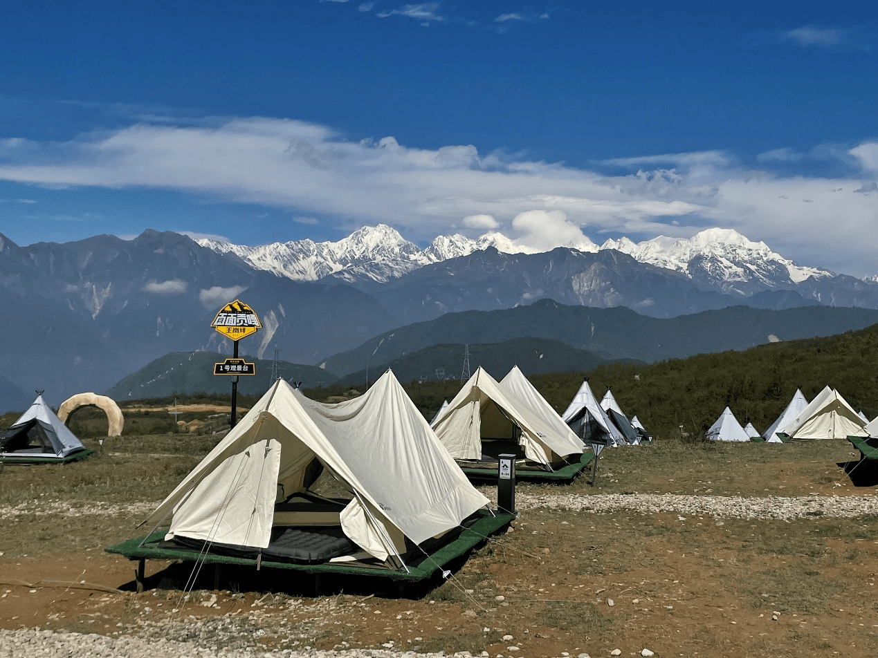 四川王岗坪景区恢复开放吸引多地游客 去年因泸定6.