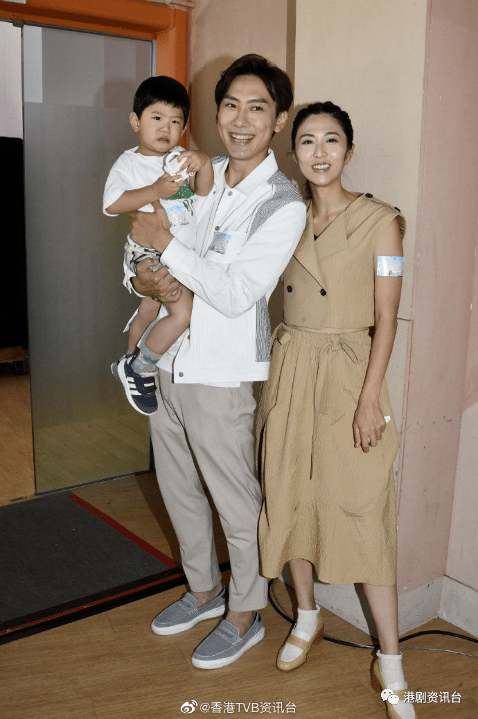 关礼杰自爆不愿女儿入行_父女_节目_袁伟豪