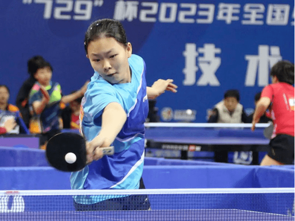 半决赛就独得两分的河北队一单刘明鹤,决赛首盘仍延续了良好状态,3比2