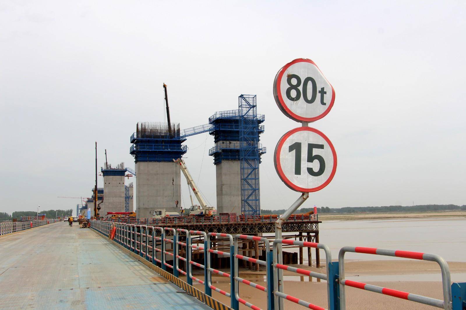 国道230封丘至开封黄河大桥及连接线工程:"五一"假期不停工 工地一线