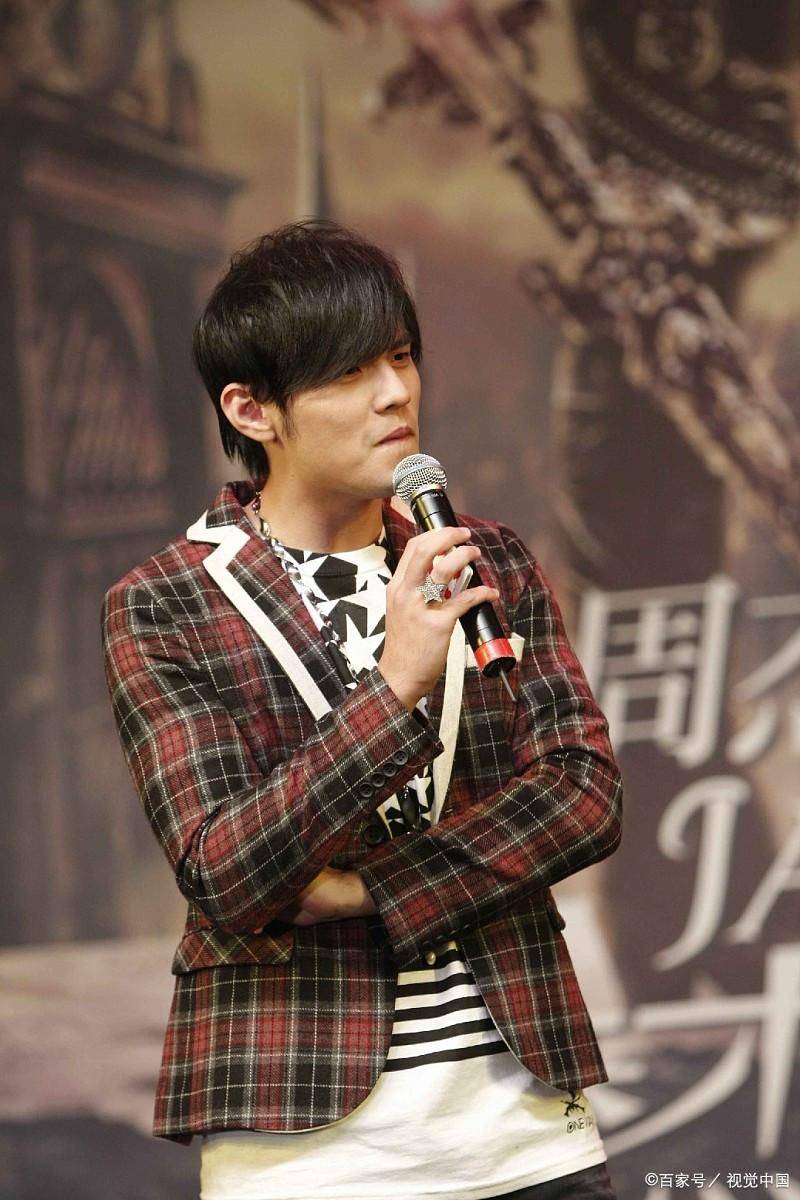 张学友探班周杰伦,两人合影亲切搭肩膀引发热议_演唱会_歌迷_网友