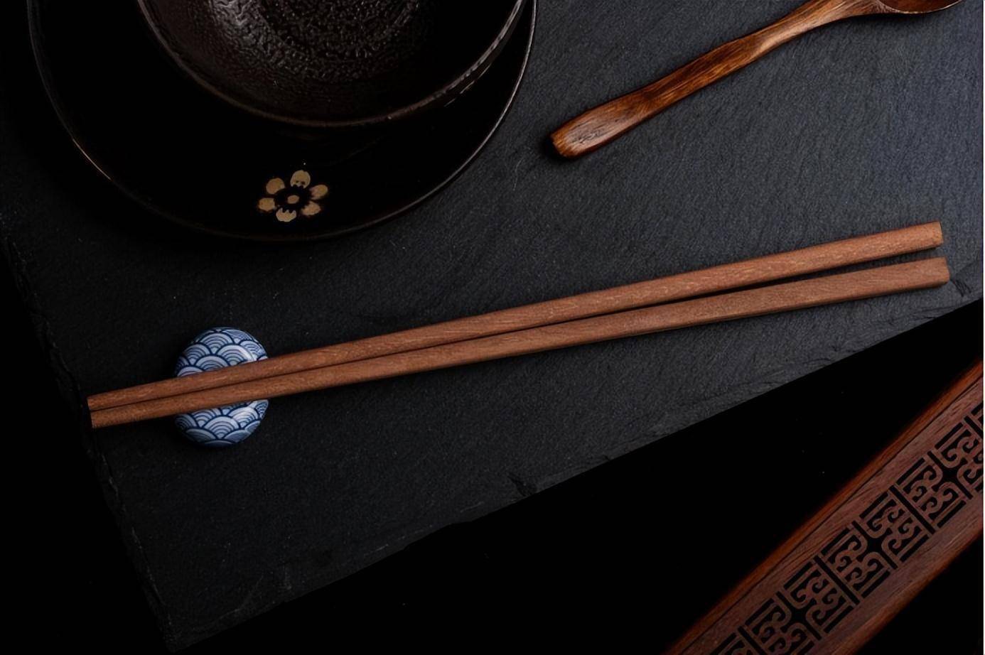 箸和筷子，一物两名，为啥筷子叫法更流行？原来都是为了避讳