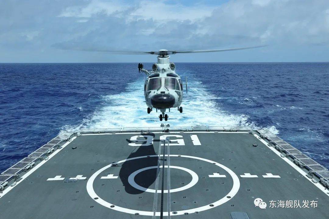 第44批护航编队开展跨昼夜飞行训练_淄博_起飞_舰载直升机