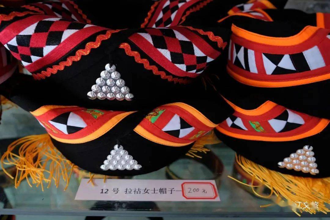 拉祜帽,头饰双江拉祜族将日常生活用品结合拉祜文化元素的灵感,制作出