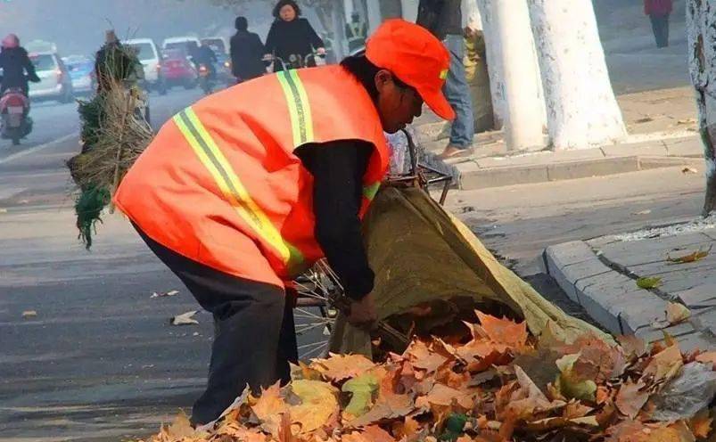 【作文素材】美文欣赏|《最美劳动者》范文(10篇)_妈妈_爷爷_垃圾