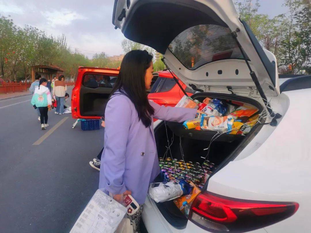 "后备厢经济" ,增添精河烟火气_生活_夜间_群众