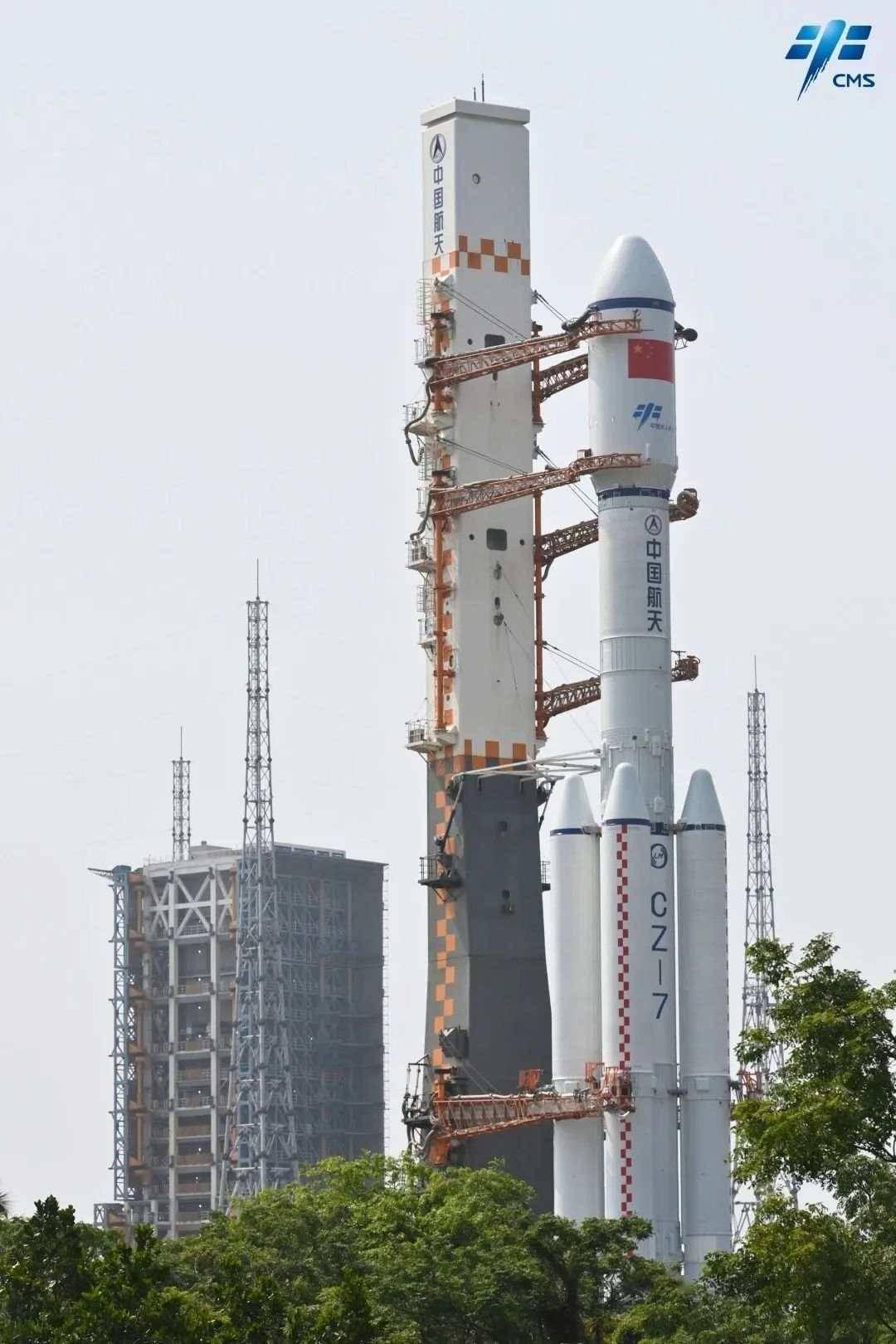 天舟六号船箭组合体垂直转运美图来了_寰宇_来源_家族