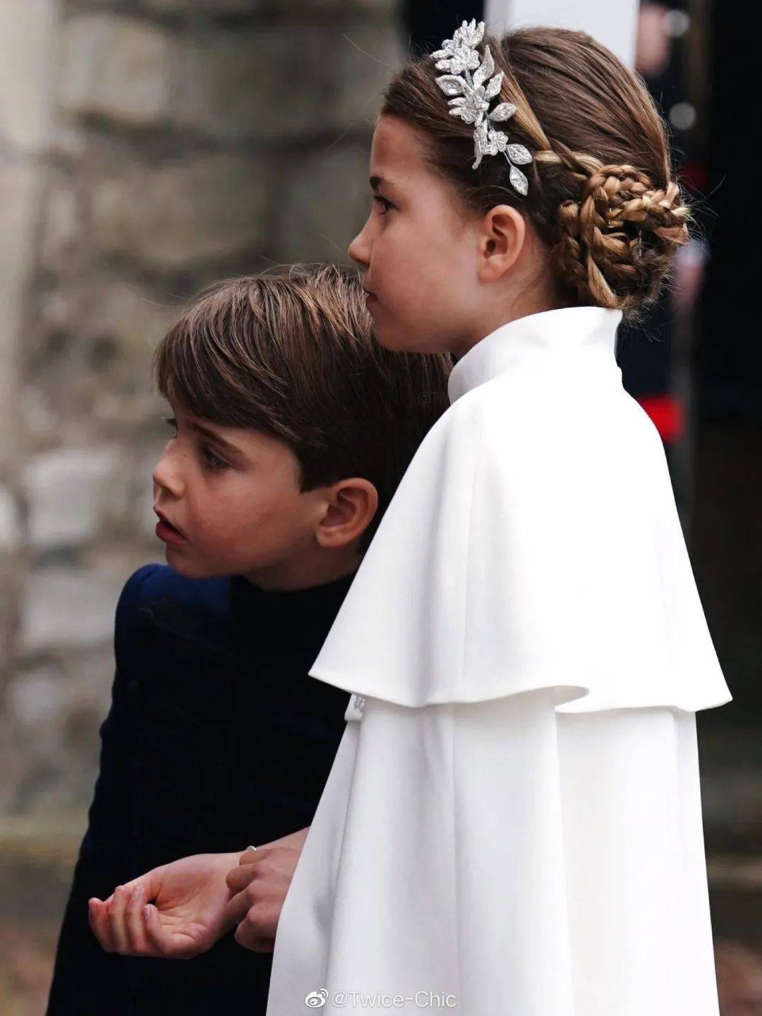查尔斯加冕仪式,8岁夏洛特公主侧颜火出圈,神似女王气质超绝_prince