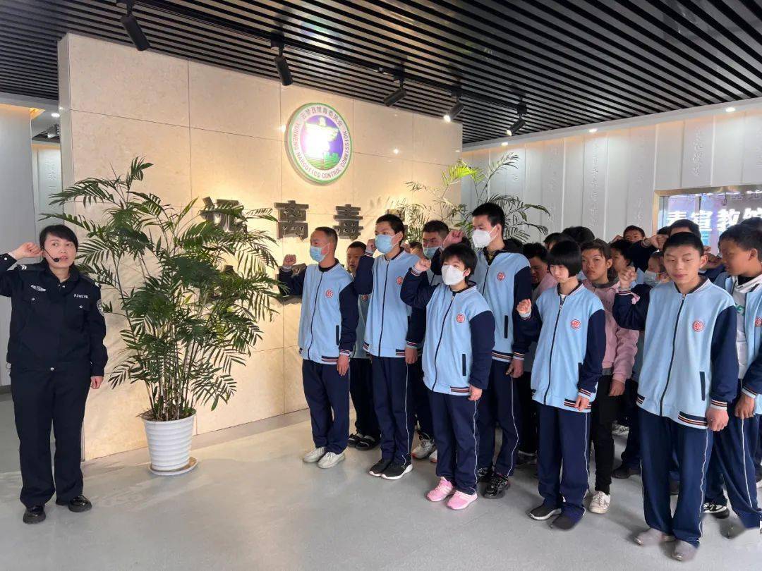 近日,云梦县残联联合县特殊教育学校组织学生代表,参观我县禁毒教育