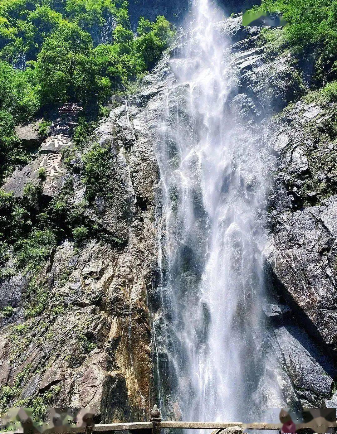 明月山瀑布图片