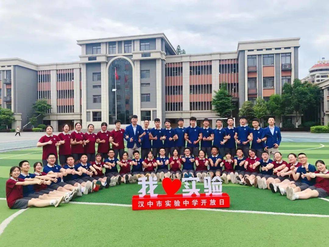 个人简历,教师资格证,毕业证,学位证,职称证,所获荣誉证书扫描件(所有