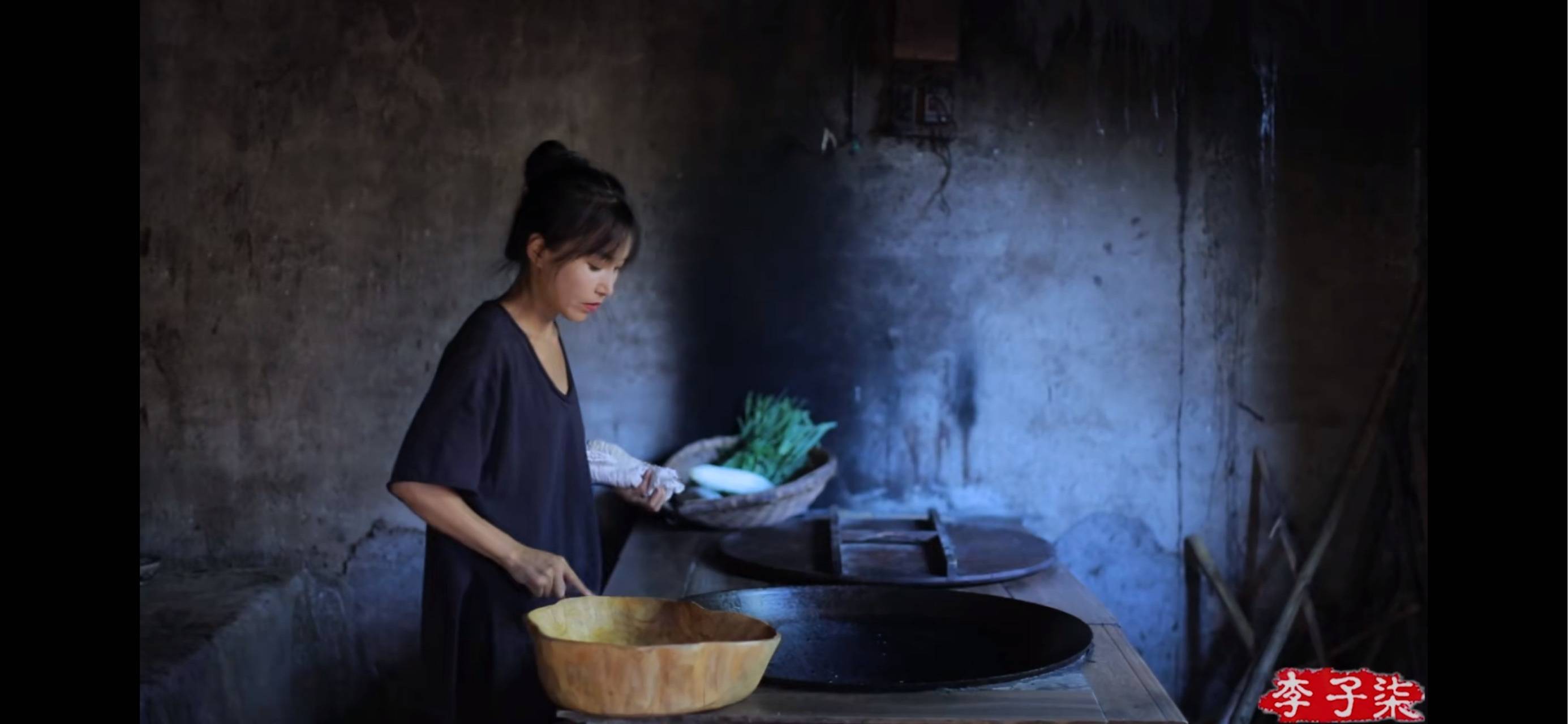李子柒系列短视频截图李子柒是将草根性,实用性,符号性,理想性和审美