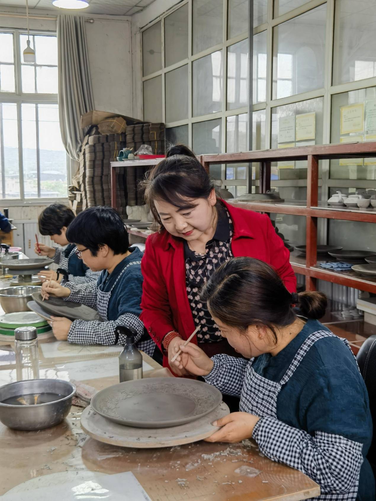 非遗传承人梁亚萍:希望带领更多农民姐妹成为手艺人_陶瓷_铜川_工人