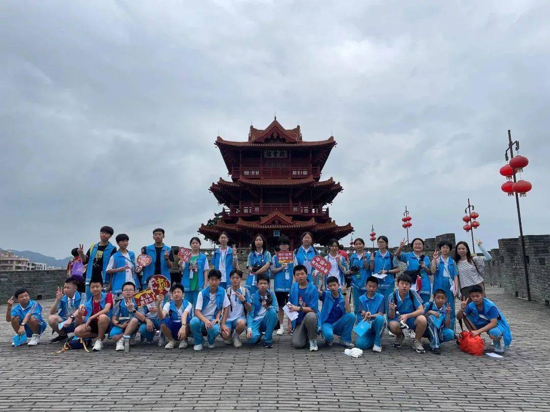 肇庆是岭南土著文化的发祥地,是中国的砚都,这里有着辉煌的历史和文化