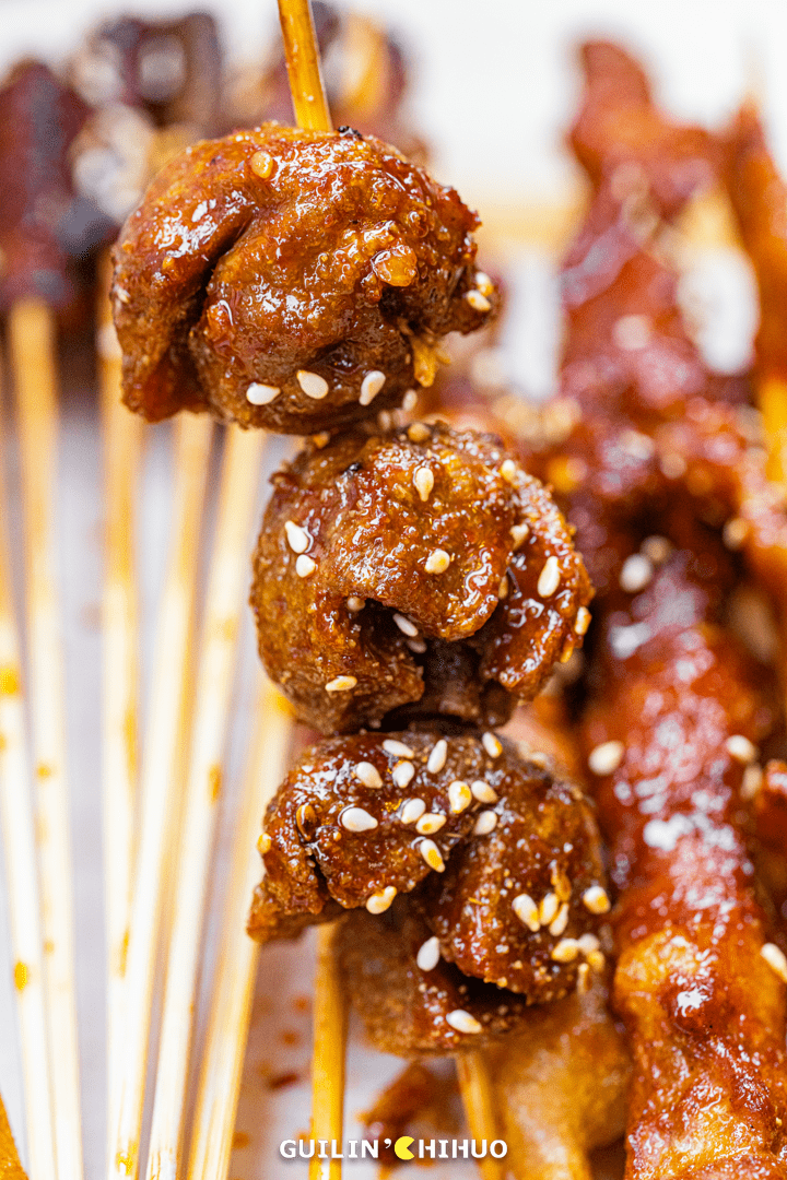 植物园附近的炸串店,每天被客人催着开门_丁姐_part_店里