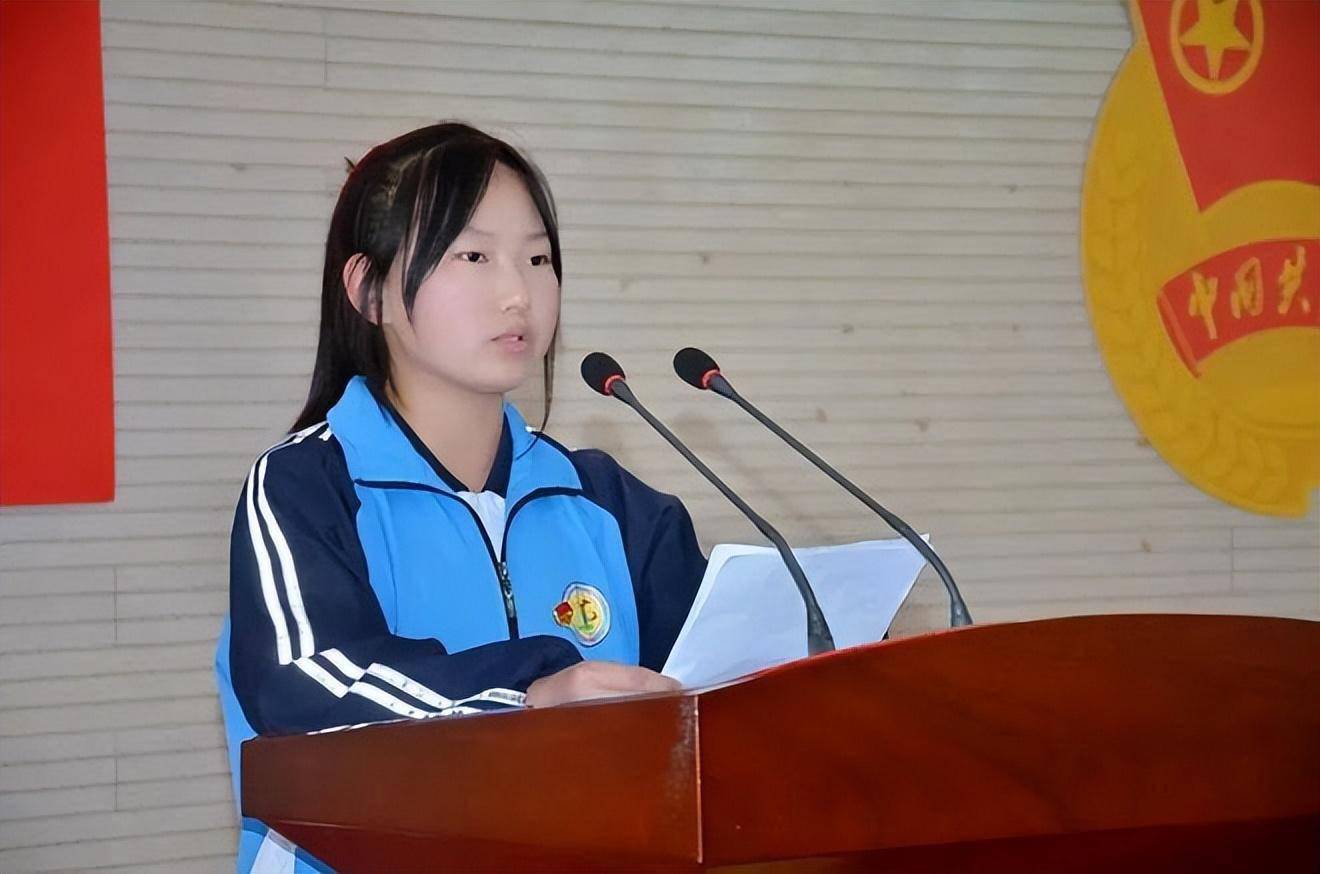 朔州市朔城区二中新团员入团仪式暨"五四"表彰大会_青春_共青团员