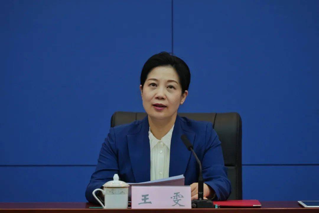 市政府外办(市政府港澳办)副主任 李明全市商务委副主任 叶力娜市科技