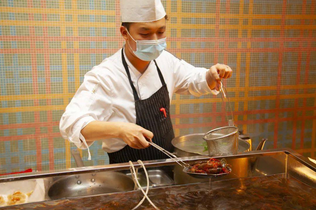 【一周通用|小龙虾自助】¥188起/位--大宁福朋喜来登燃爆开场！6种轮番上，招牌熟醉、泰式酸辣独占C位！海鲜刺身+BBQ畅吃！（小龙虾自助餐）