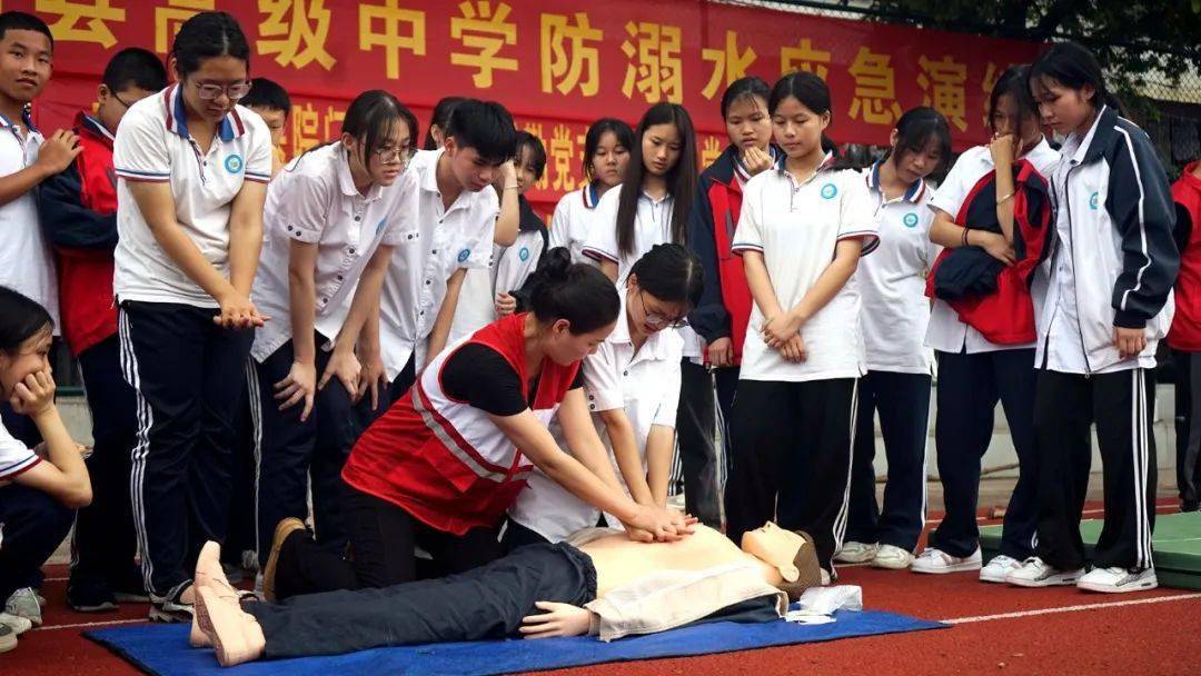 【谨防溺水 珍爱生命】龙州县高级中学开展防溺水应急救护演练_师生