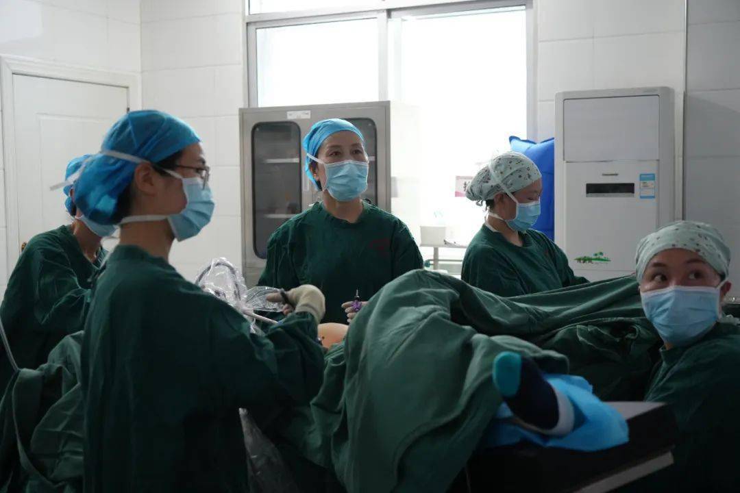 小切口,大手术——我院妇产科成功开展腹腔镜下全子宫切除术