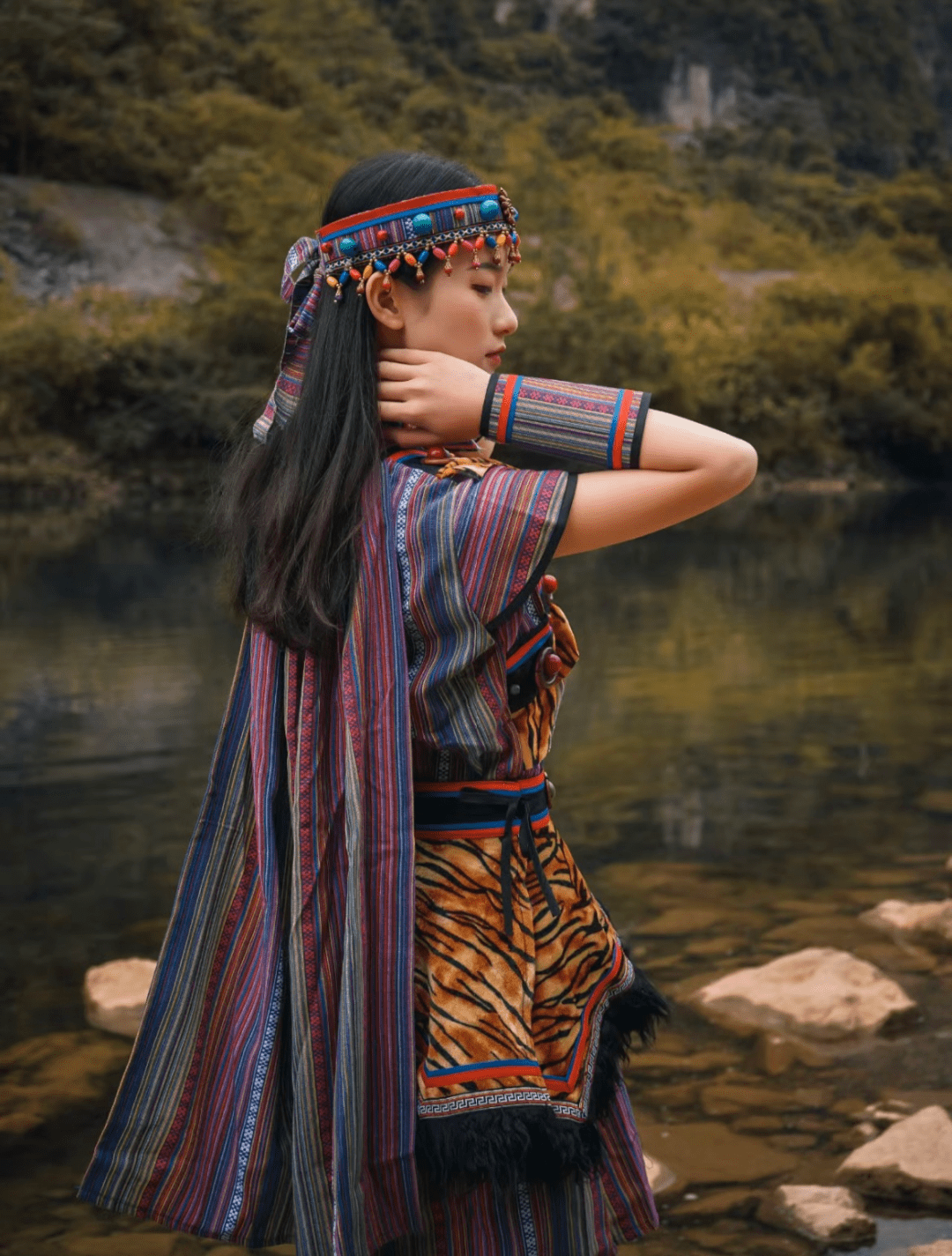 今晚八点,独龙毯编织非遗上cctv-1_彩虹_服饰_技艺