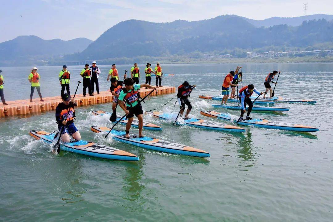 洪城青春young|西部计划志愿者助力射洪市首届桨板公开赛_服务_活动
