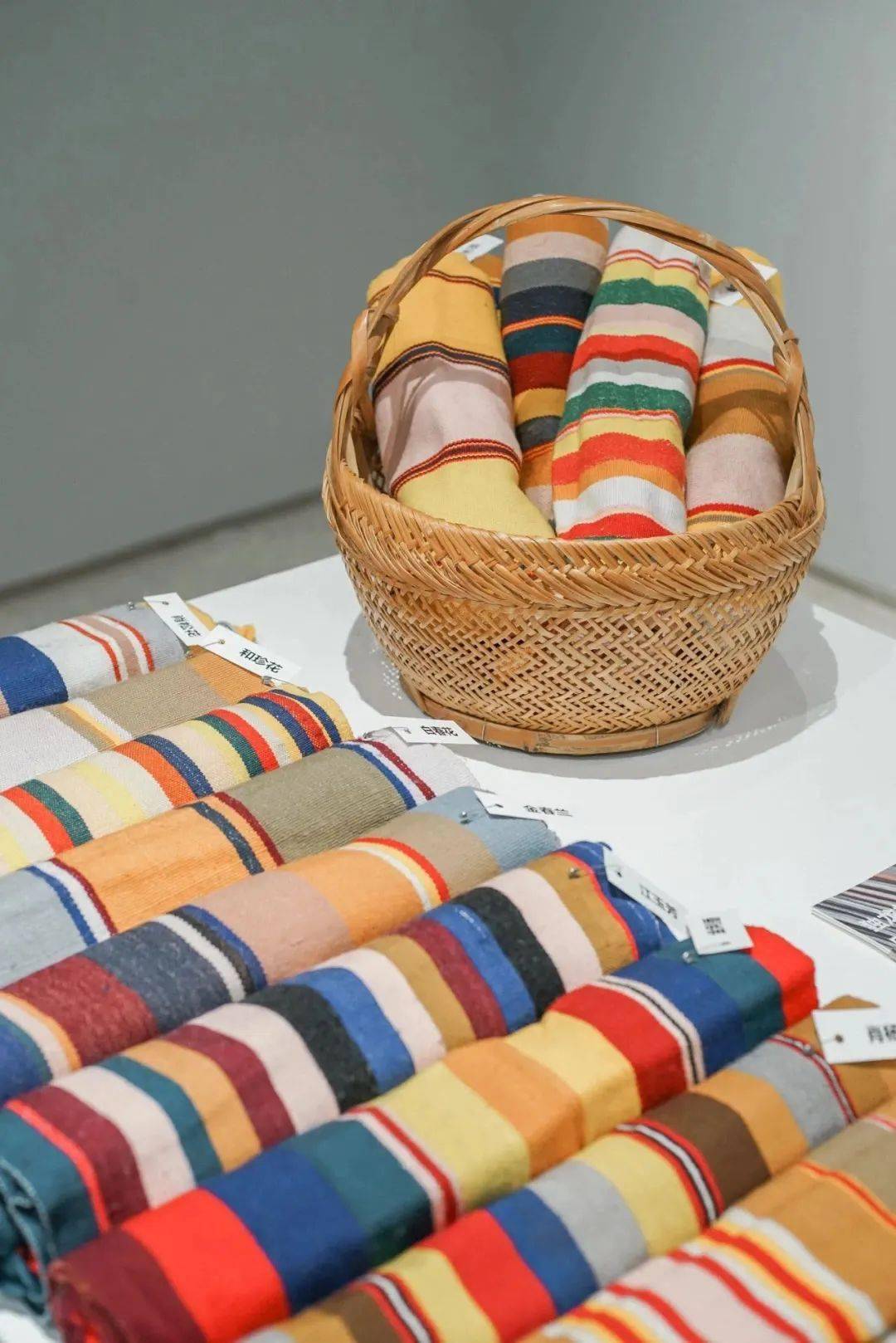 今晚八点,独龙毯编织非遗上cctv-1_彩虹_服饰_技艺