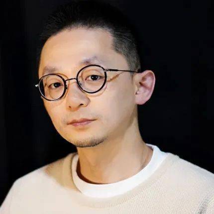 编剧陈璐,上海话剧艺术中心国家一级导演何念执导,上海话剧艺术中心