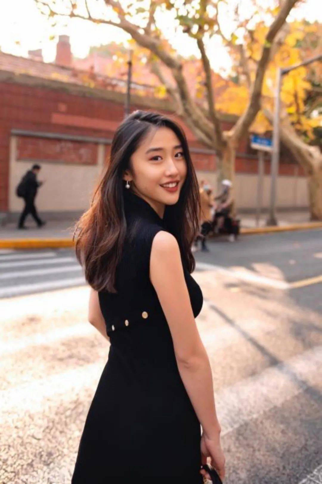那年火爆全网的牛津大学华人女辩手赛茜,如今带着她的自传回来了?