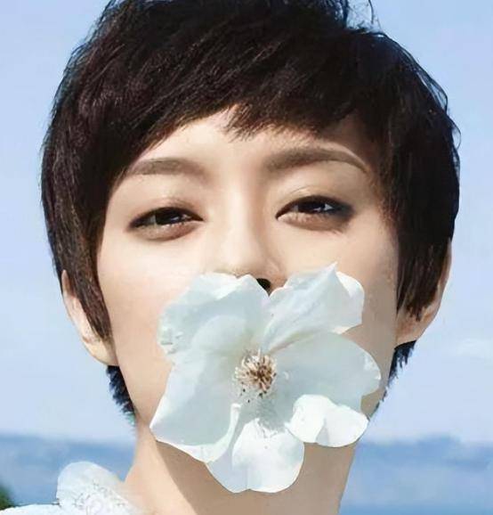 孙俪口叼毒花拍大片,网友:十年养生白费_文化_质疑_中国