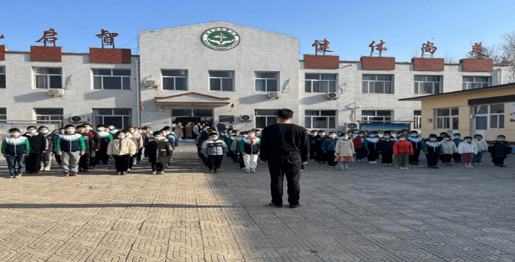 近日,顺平县蒲上镇伍郎学区第一届"走进科学 智造未来"科技节隆重启幕