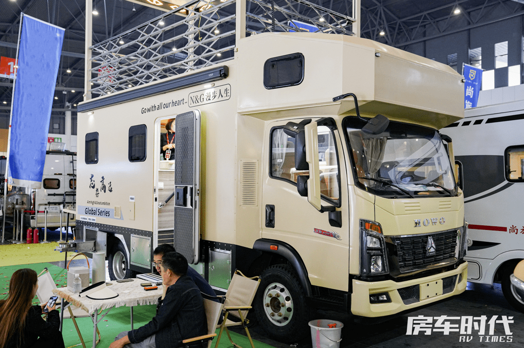 3280mm整备质量/总质量:6080kg/6459kg底盘:重汽豪沃底盘变速箱:8amt