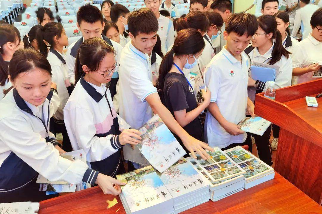 广东省"百名小小说作家进校园"第11场:走进顺德容桂兴华中学_文学
