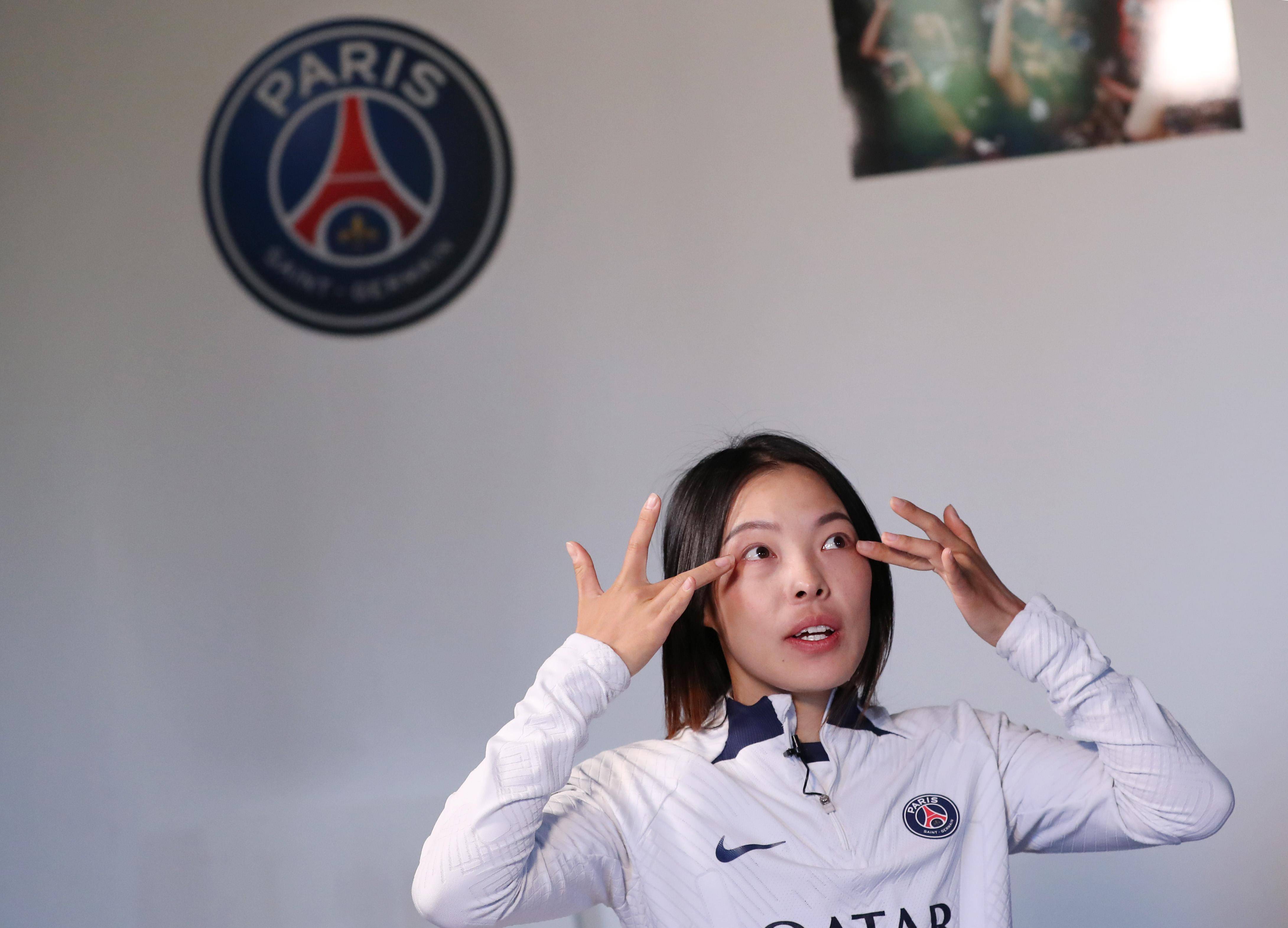 自主思考——专访女足留洋国脚李梦雯_中国女足_新华社_效力