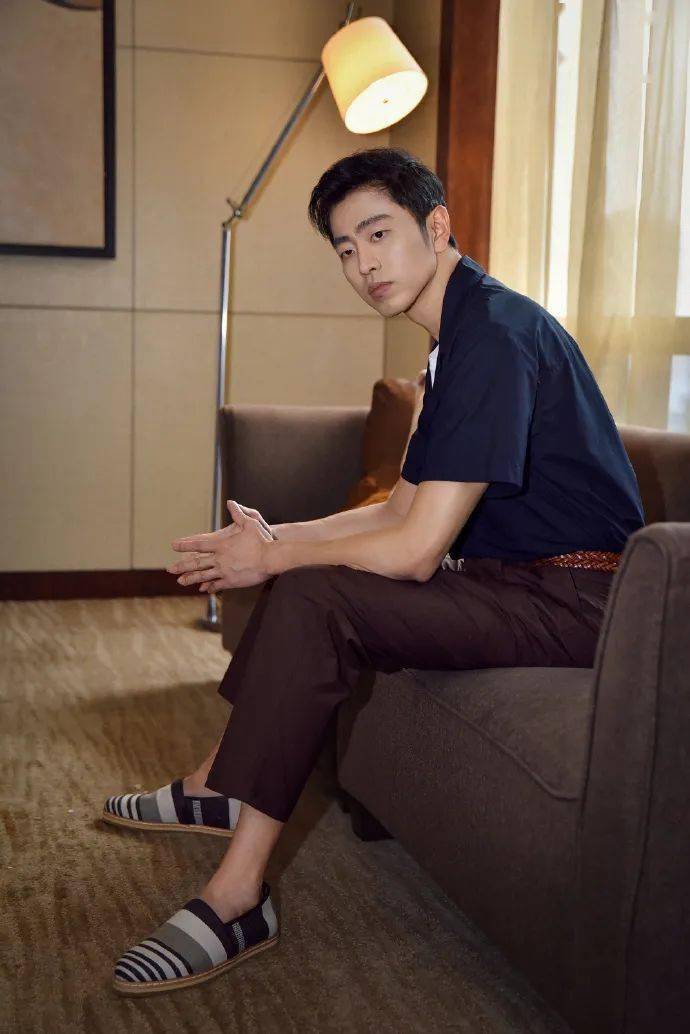 过宋仲基,躲不过王昱珩,43岁清美学霸水哥把家设计成博物馆,秀8块腹肌