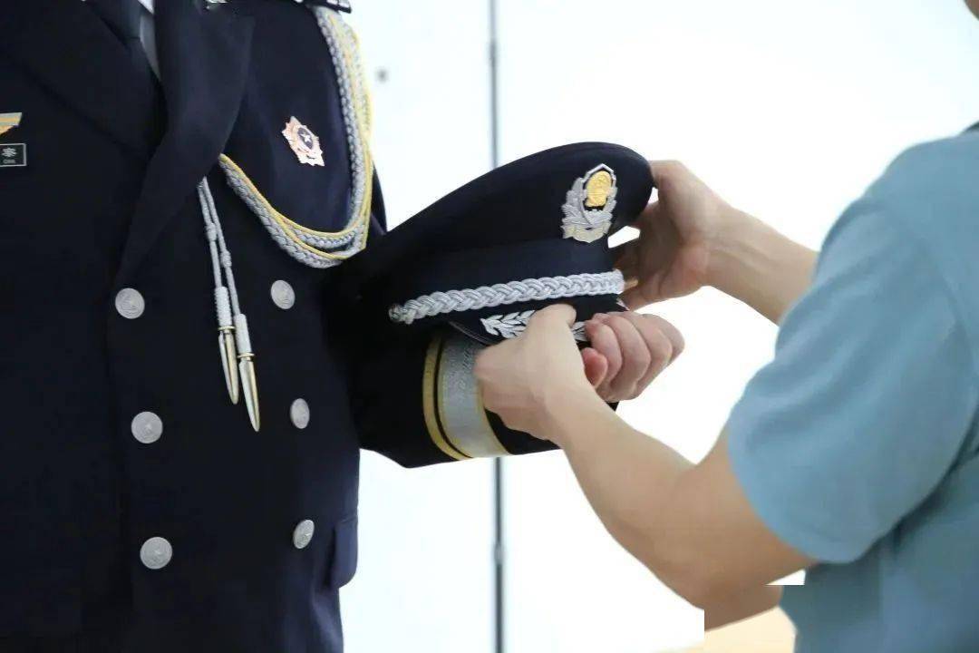 清远监狱为离退休民警拍摄警礼服纪念照_老同志_岁月_瞬间